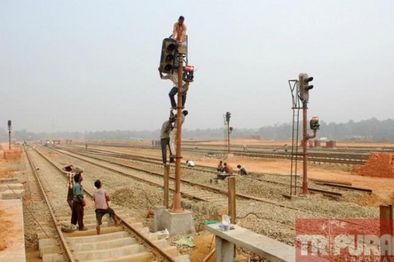 BG Conversion: Workers busy in fixing Railway signals along the track, passenger train to pave its way soon